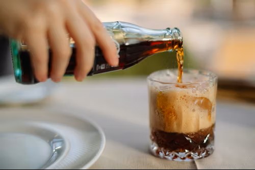 Delish: What Happens When You Mix Diet Soda and Alcohol? Experts Weigh In